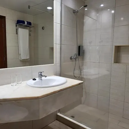 Cais Da Oliveira Hotel Canico (Madeira)
