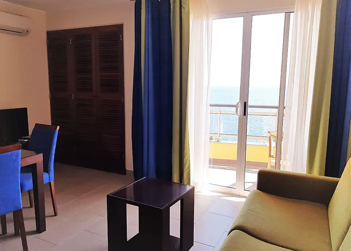 Hotel Cais Da Oliveira 4*