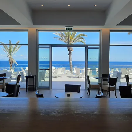 Cais Da Oliveira Hotel 4*