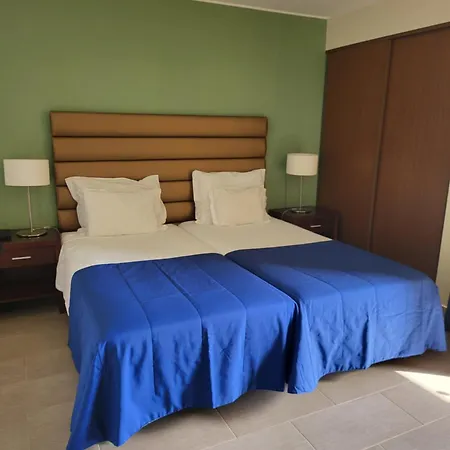 Cais Da Oliveira Hotel 4*