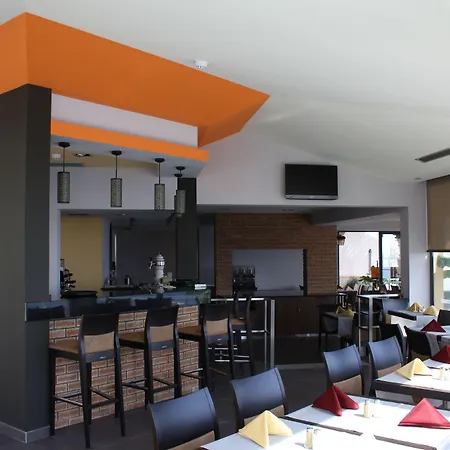 Cais Da Oliveira Hotel Canico (Madeira)