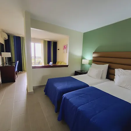 Cais Da Oliveira Hotel 4*