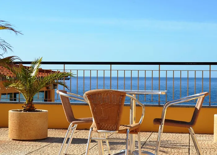 Cais Da Oliveira 卡尼索