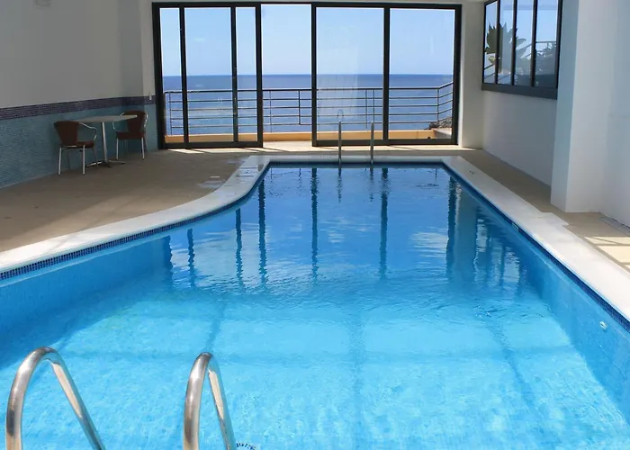 Cais Da Oliveira 卡尼索