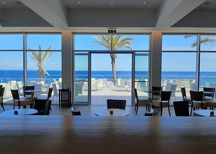 Cais Da Oliveira Hotel 4*