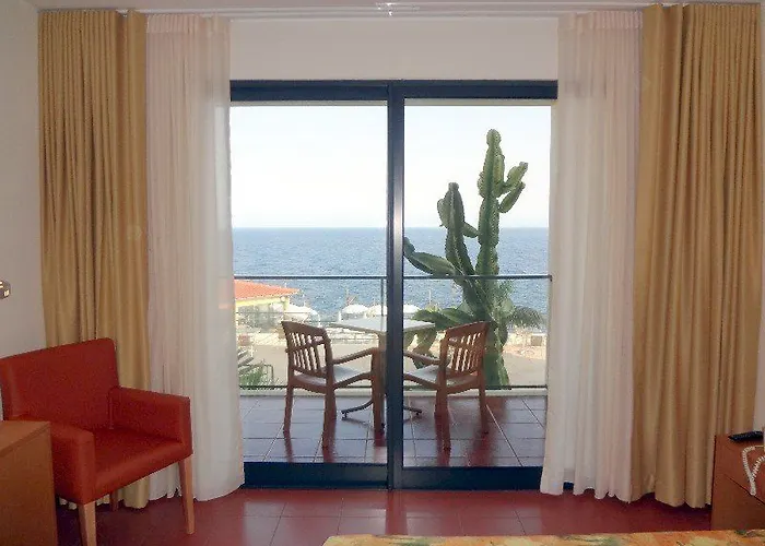 Hotel Cais Da Oliveira 4*